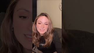 A Beautiful Woman Y Is Live With Her Coolest Style
