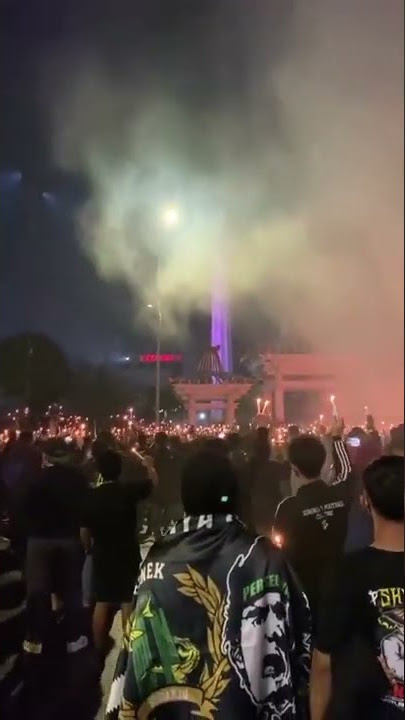 STK SURABAYA DAN BONEK PERSEBAYA berdoa bersama untuk suporter AREMANIA di Tugu Pahlawan Surabaya