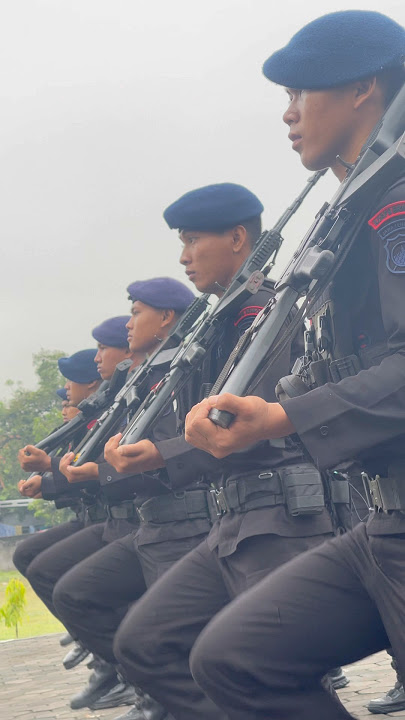 Pasukan Brimob gagah dan berwibawa