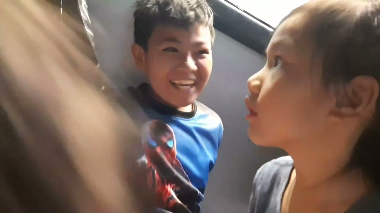 Nahh kasi rasa naik bas balik Keningau .. Anak2 yang excited 😅