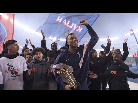 The celebration for the top scorer in the history of Paris Saint-Germain, Kylian Mbappé ! ❤️💙