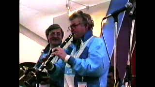 Download Lagu Swing \u0026 Sing Society - SSS te Amstelveen. Optreden voor KLM op hockeytoernooi, ca 1988 MP3