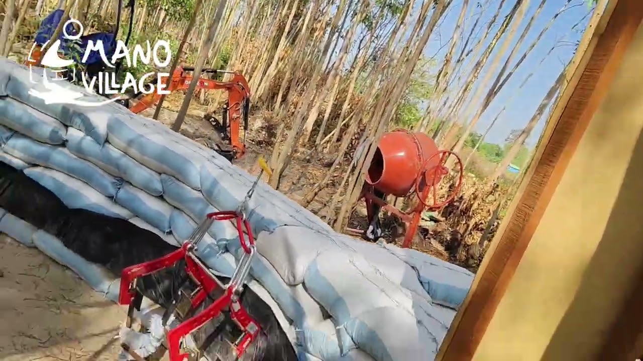 Készül a bungalo, még ha lassan is! Föld és zsák és egy csomó munka 260302