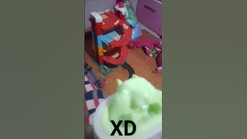 Thumbnail of Dani caga mandarina