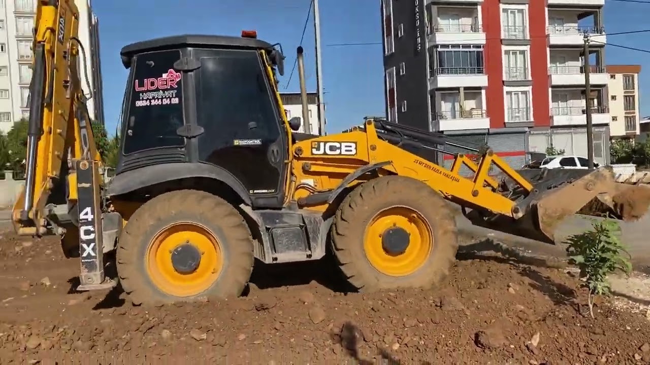 BAHÇEYE KIRMIZI TOPRAK SERDİM | TOPRAK NASIL SERİLİR ? | BEKOLODER | JCB 4CX |