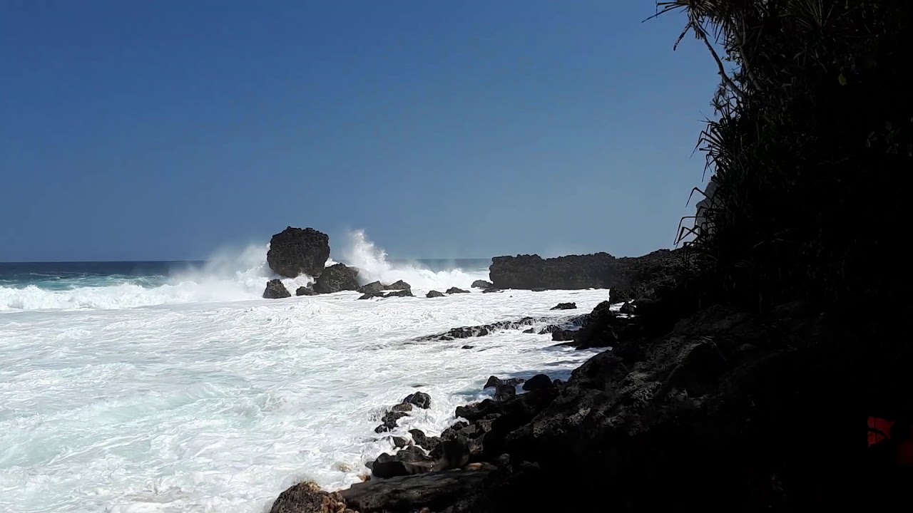 Kondisi pantai watu lepek 29/072018 - YouTube
