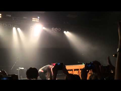 Josh of twenty one pilots' backflip in Slow Motion