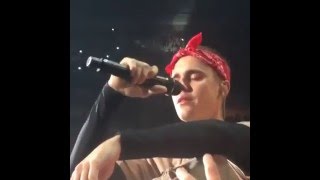 Justin Bieber crying on stage while singing purpose