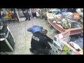 Rapina in un tabacchi: il VIDEO. Poliziotti in azione