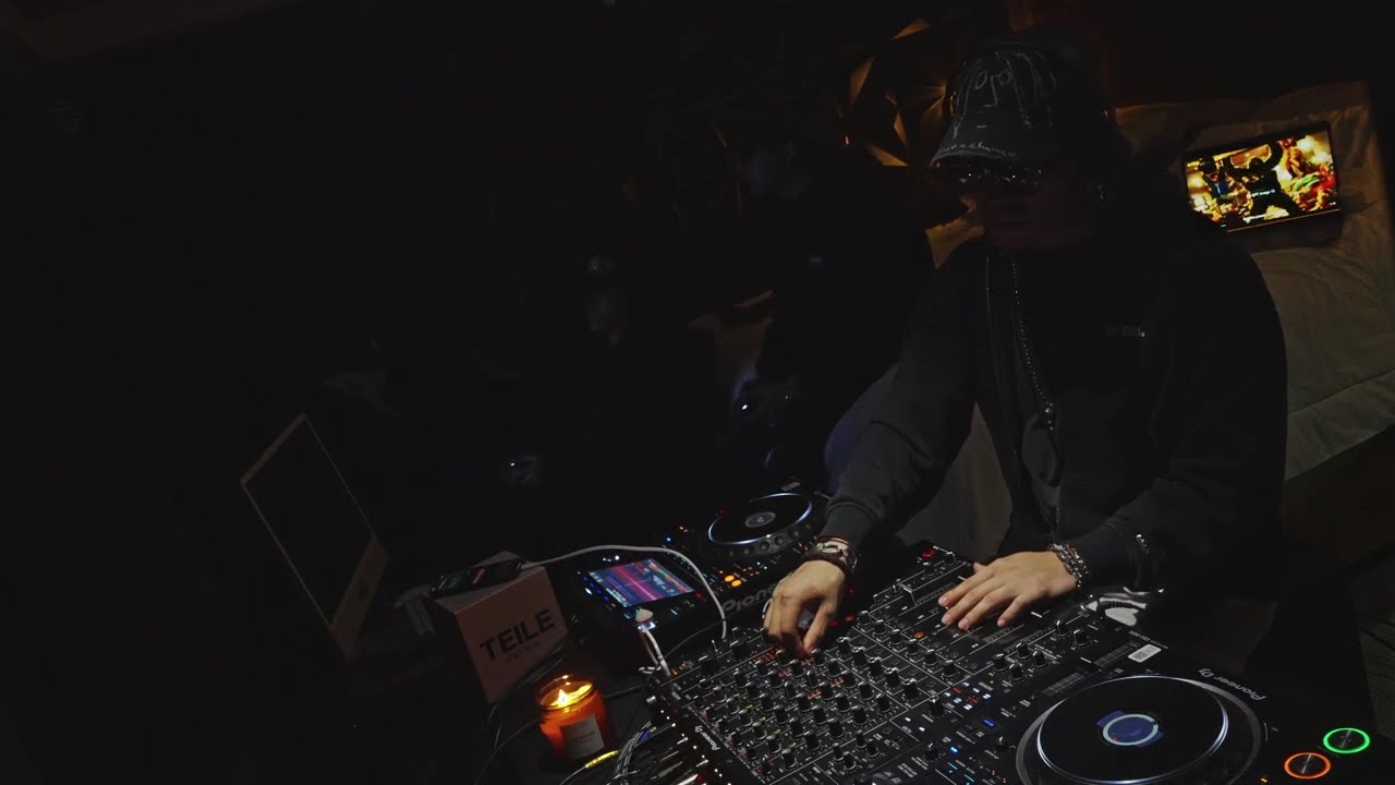 chill house set in a room - emilan