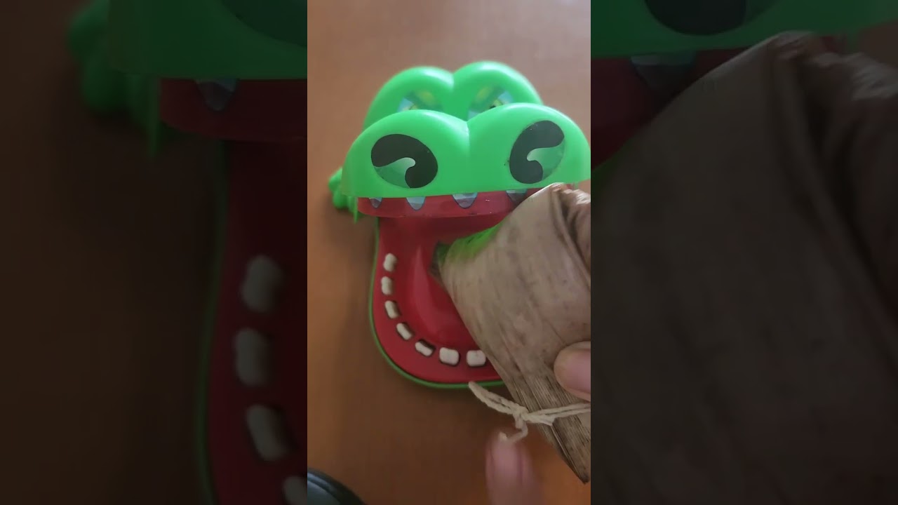 Crocodile 🐊 Eating  STICKY Suman Taiwan  