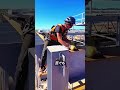 巨大クレーンも無力な瞬間