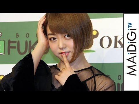 Minami Minegishi "simulates" Atsuko Maeda in sexy “Mehyou” pose? Launch event of photo book