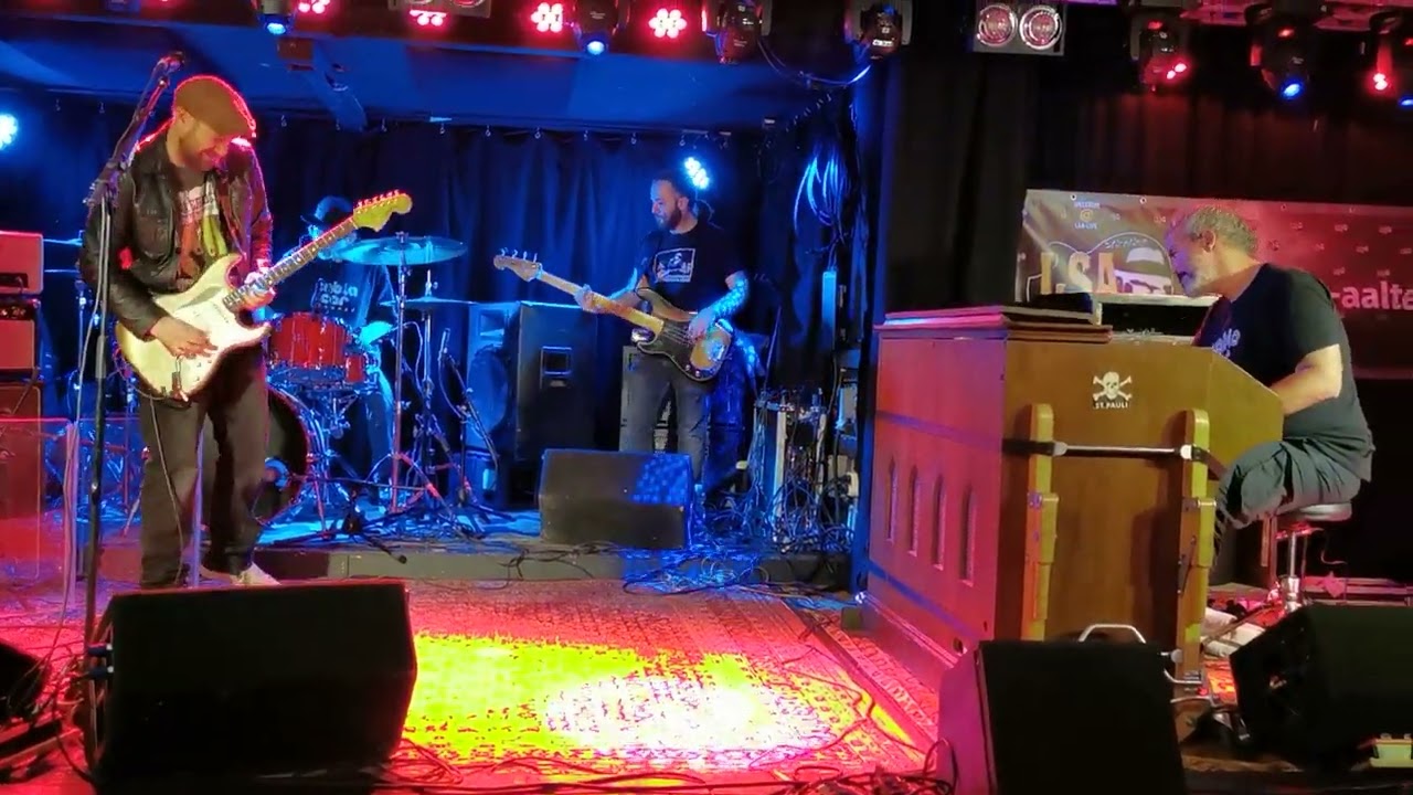 Henrik Freischlader Band - 'The Bridge' Oerkroeg Schiller, Aalten, 4 December 2022