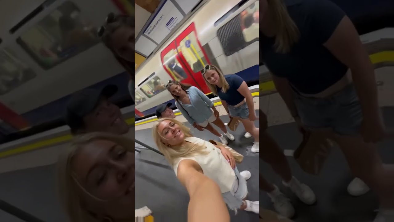 English Women's Cricket Team Allrounder Sarah Glenn's Cutest Moments Ever