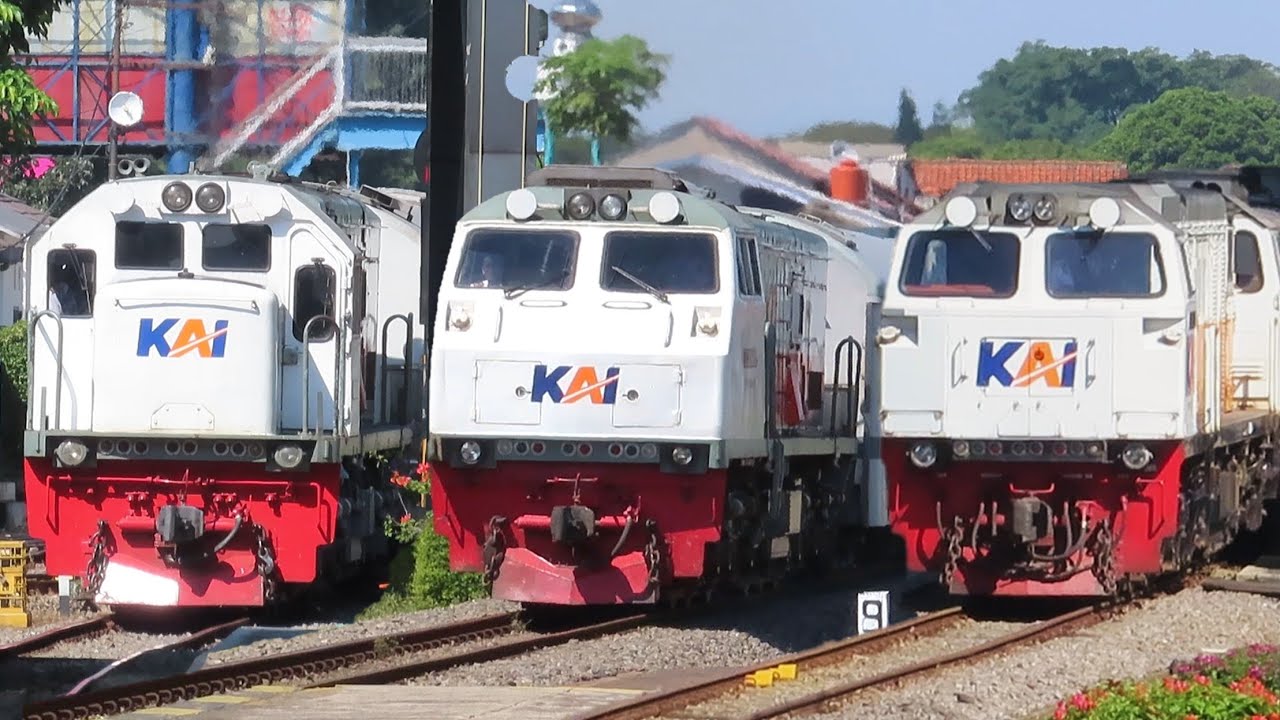 TOP RAMAINYA KERETA API SIANG DI STASIUN TERSIBUK KOTA BANDUNG !! Spesial Lokomotif CC 201 & CC 203