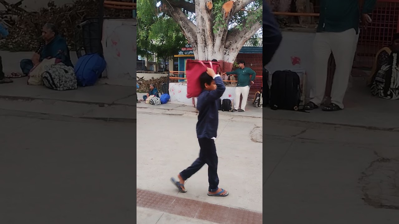 22158 MS CSMT Superfast Mail arriving and departing Gooty