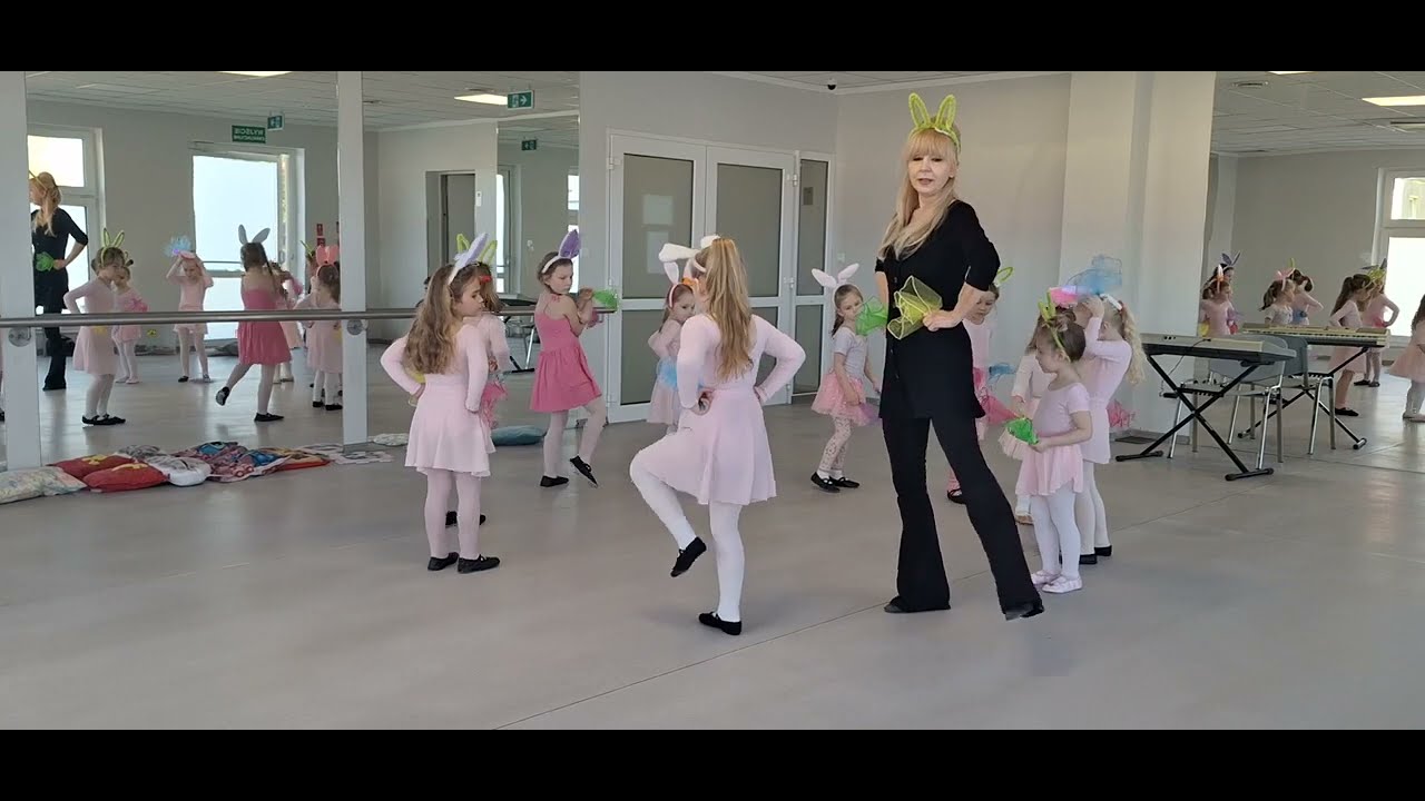 Wesoły taniec zajączków - łatwy taniec dla dzieci. (Annen ). Centrum Szkolenia Artystycznego Machmar