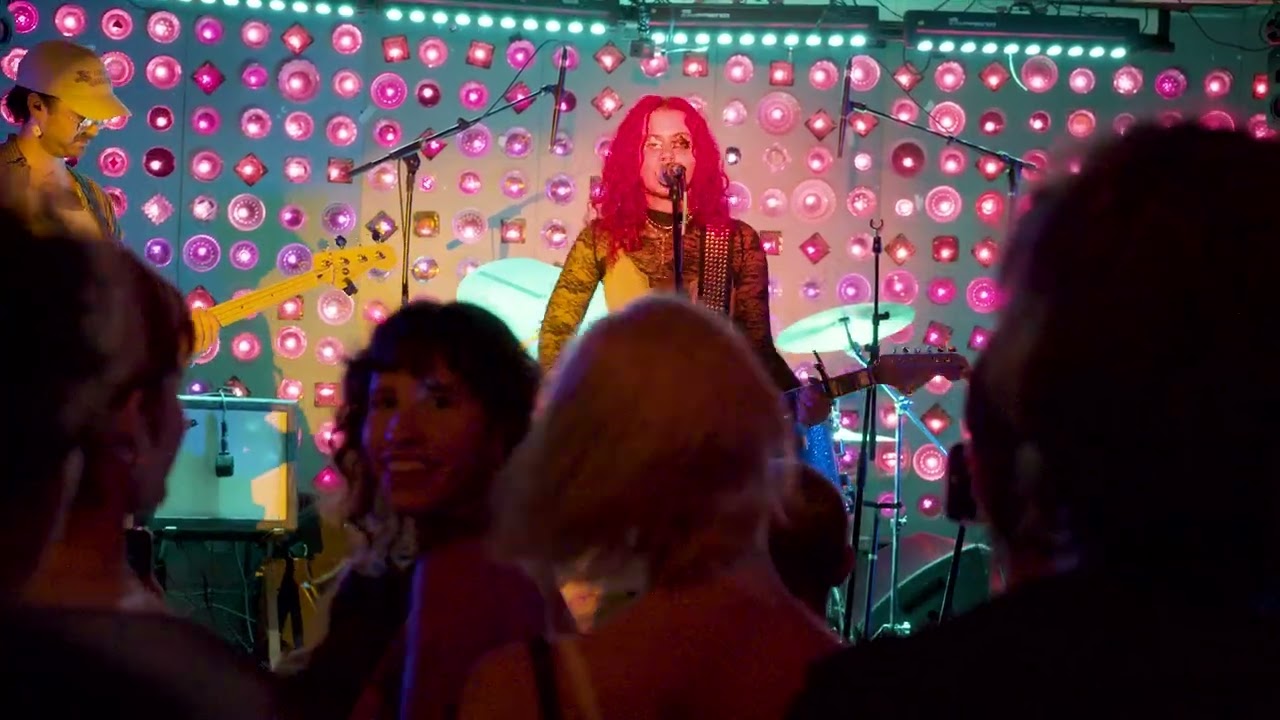 Leave the Water Running - Nectarine Girl (Live)