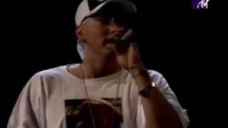 Vignette de la vidéo "Eminem - Mockingbird (live)"