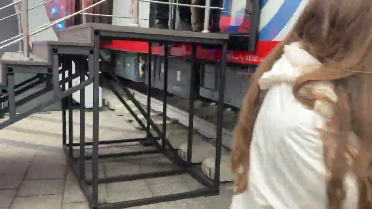 Вагон 75472 « Москва 2024 » стоит на выставке « Та самая Москва 2025 » 