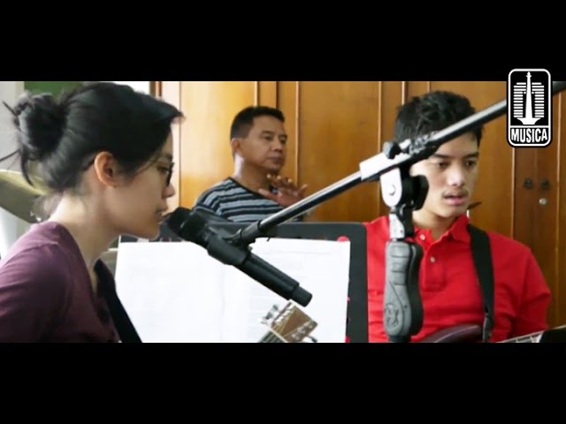 Sheryl Sheinafia - Latihan Persiapan Hangout on Air bersama murid-murid Yayasan Bina Abyakta