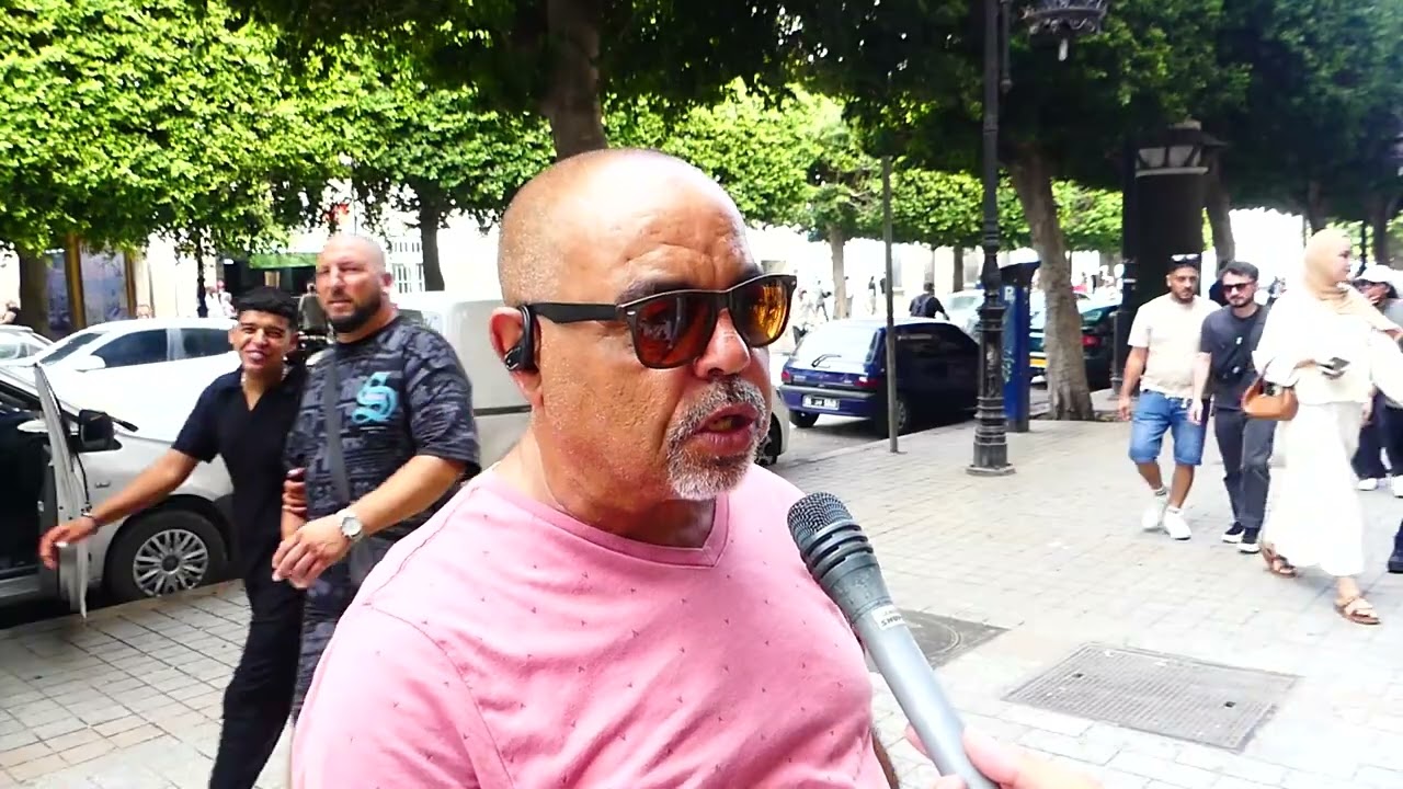 النساء إلي يخدمو يحبو على الطلاق ، وحدة تطلق يتبعها 100وحدة الراجل اصبح متاع مصروف فلوس اكاهو ... 