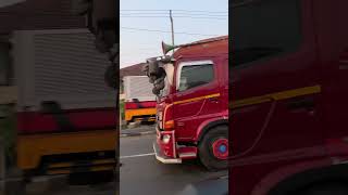 Download Lagu TRUK HINO MERAH INI PUNYA KLAKSON BESAR BANGETT GILAA MP3 Download Lagu TRUK HINO MERAH INI PUNYA KLAKSON BESAR BANGETT GILAA MP3