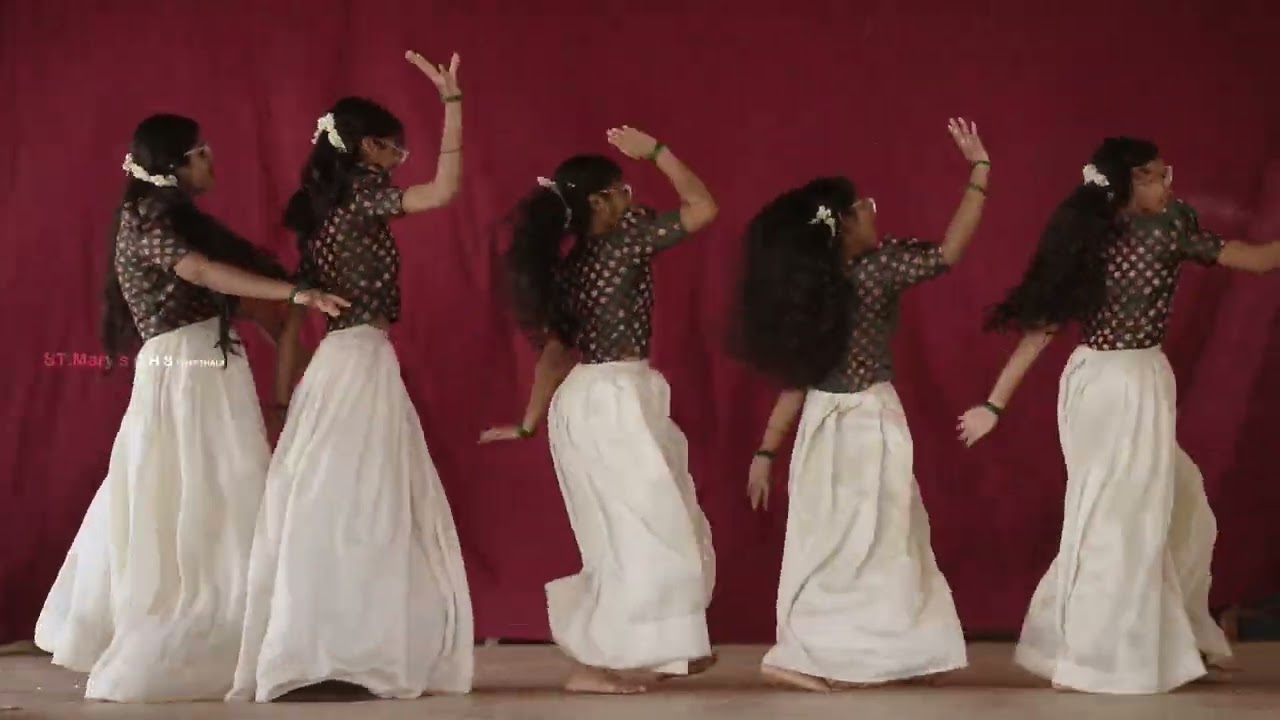 Super Seniors Best Mass Dance Performance in College  Kerala Girls Students