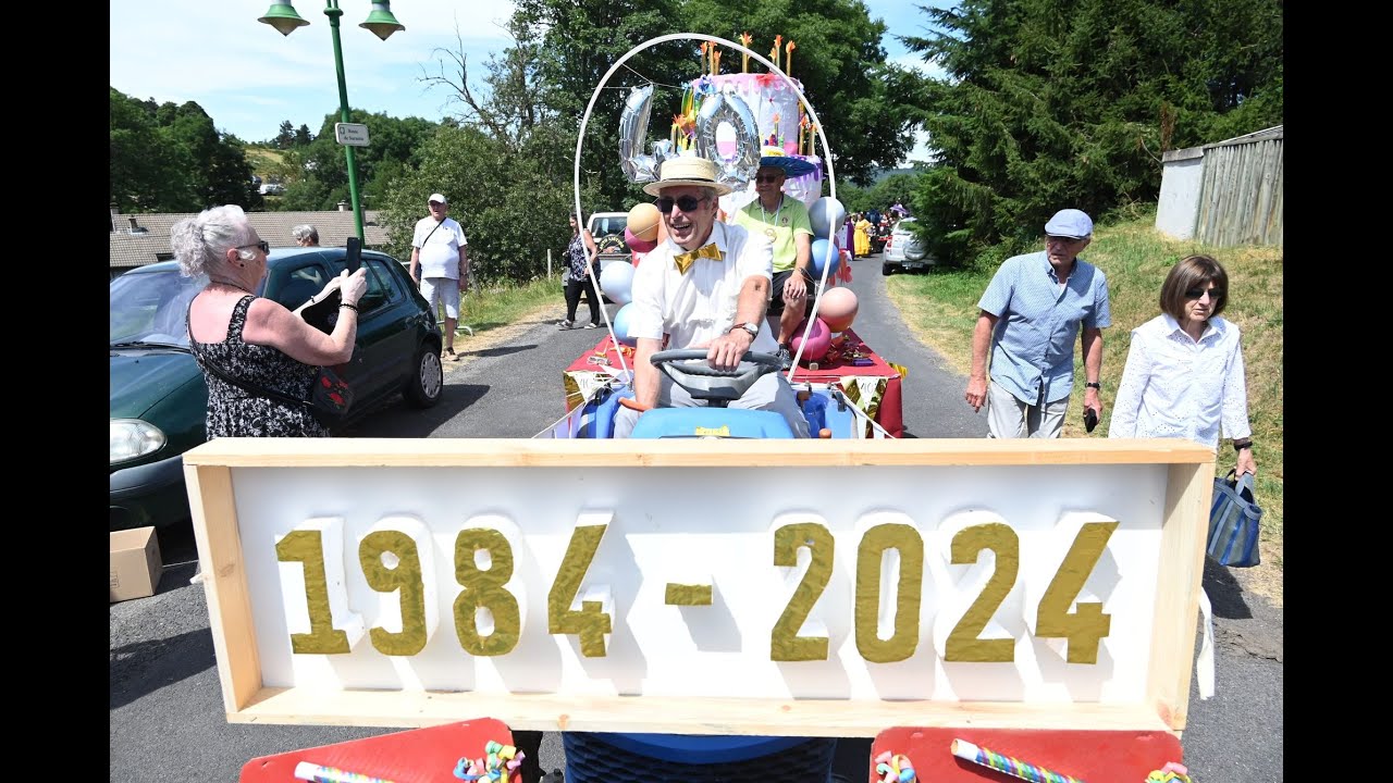 Défilé des chars au Mazet-Saint-Voy 2024
