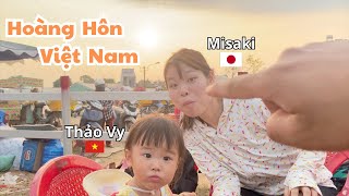 🇯🇵 4 🇻🇳 Dẫn Misaki cùng Thảo Vy dạo Chợ Bông Việt Nam.ベトナムの夕方！Gia Đình Nhật Việt