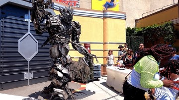 Megatron ROASTS 🔥 Universal Studios Hollywood Guest! 😂 [4k]