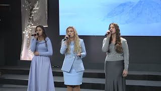 картинка: «А жизнь это поле»- Татьяна, Диана, и Надя Баранец