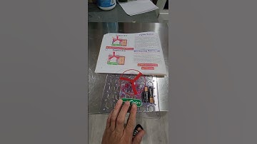 Snap Circuits Pro SC-500 Electronics Exploration Kit (Project #11: FLYING SAUCER)