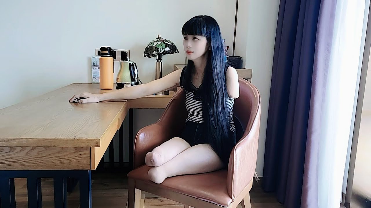 New model New video: "Juli: Triple Amputee Lady Lae+Dak"