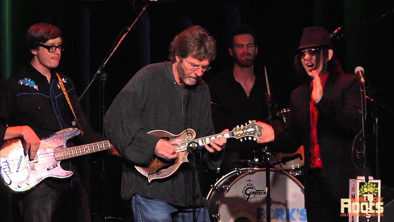 Julie Lee, Mike Farris & Rod McGaha w/ Sam Bush "Go Tell It On The Mountain"