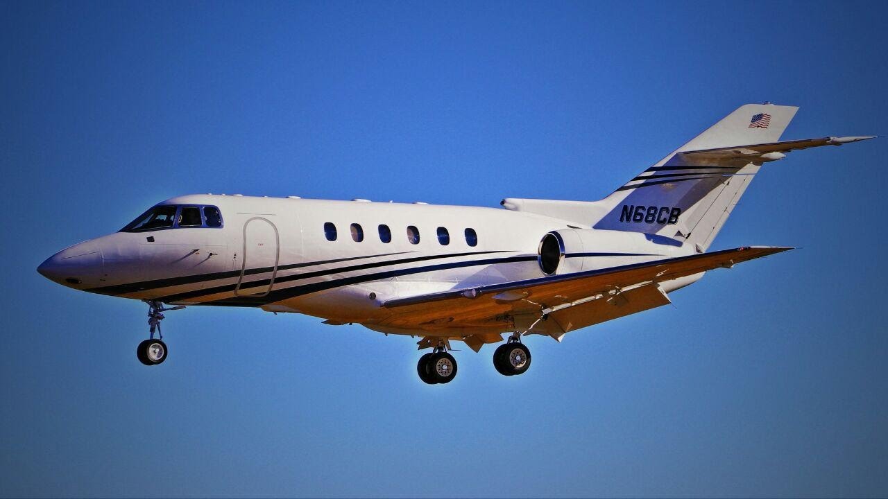 Raytheon Hawker 800XP Night Landing YouTube