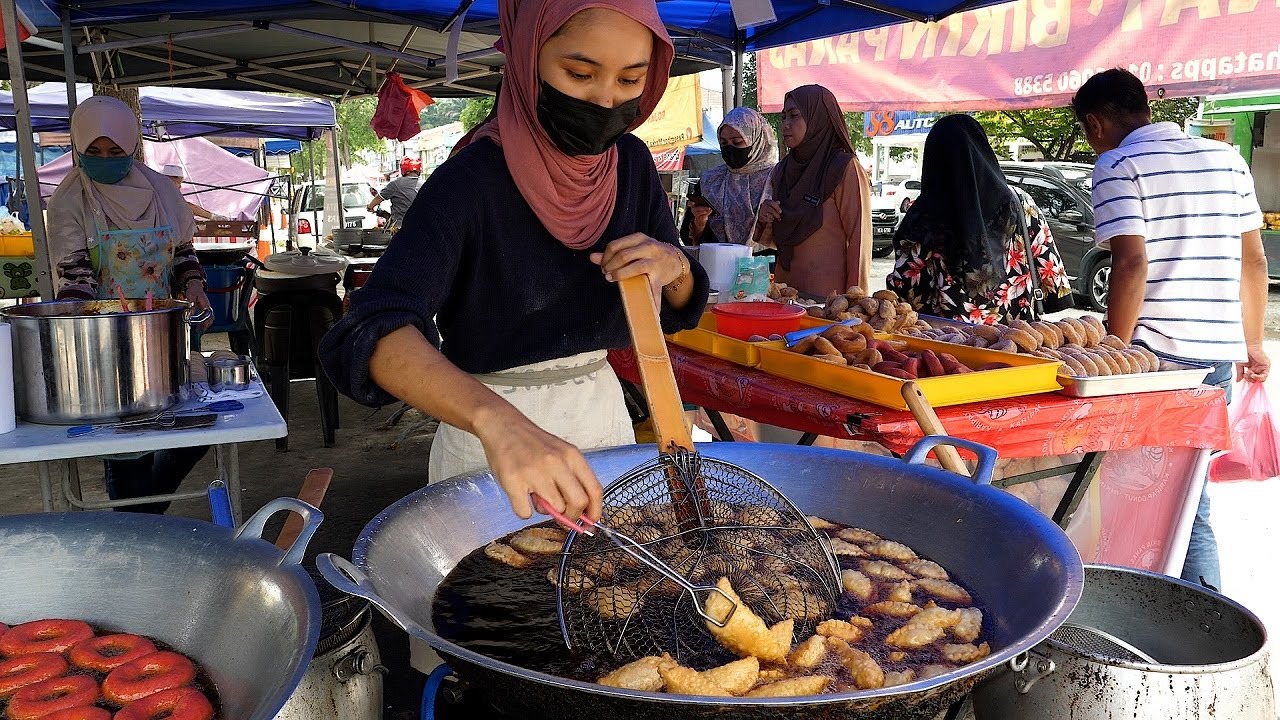 Наблюдать за этим весело и целительно. Коллекция малазийской уличной еды