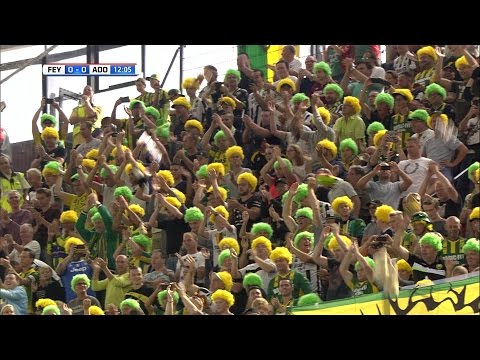 ADO Den Haag fans geven zieke kinderen een knuffelregen in De Kuip