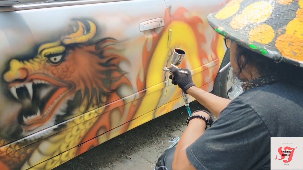 Melukis naga di bodi mobil