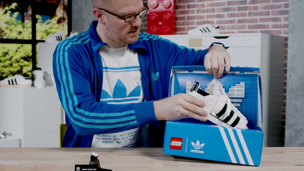 LEGO 10282 adidas Originals Superstar (Designer Video)