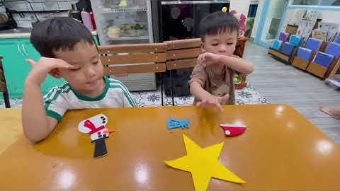 Phan Thiet English Communication: Pooh and Bo practice talking about Christmas Items