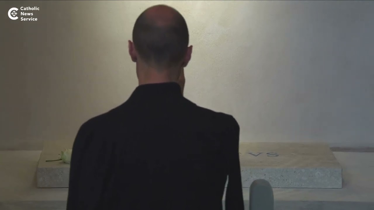 Cardinals visit Pope Francis' tomb