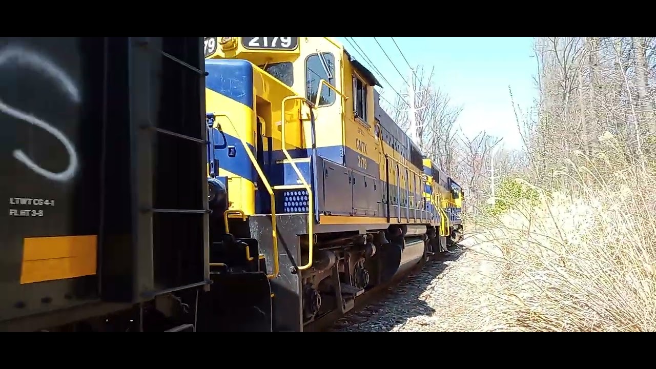 East Penn northbound by Faulkland Road on 1-1-25 w/ old flatcars!