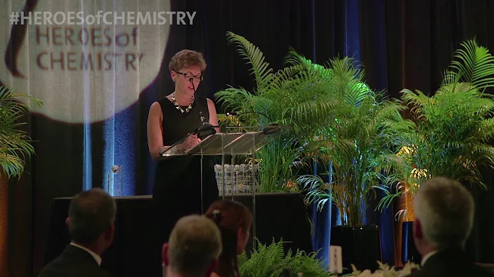 Alexa Dembek of DuPont Accepts Heroes of Chemistry...