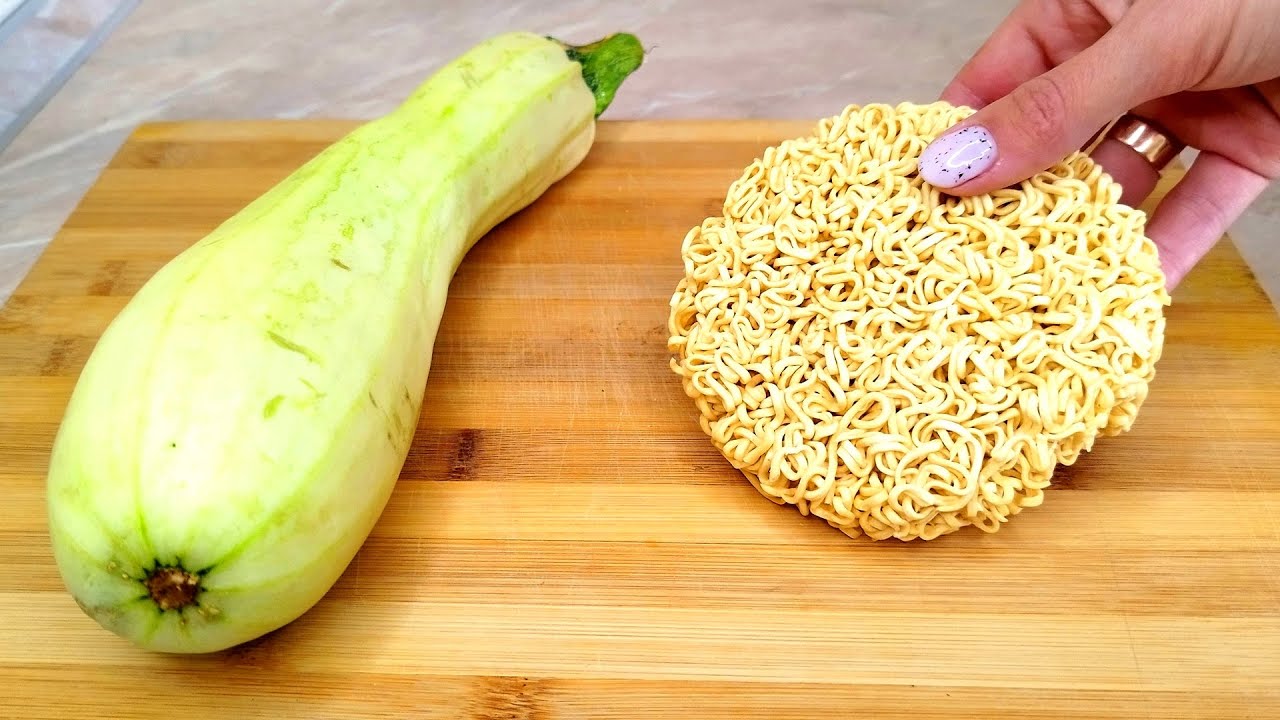 Если у вас дома есть кабачки и лапша! Это настолько вкусно, что готовлю почти каждый день
