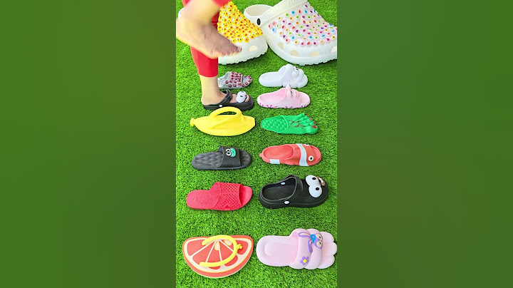 Super cool giant duck slippers  🦶🦆🦶 frog slippers 🐸🐸🐸 #love #trending #slippers
