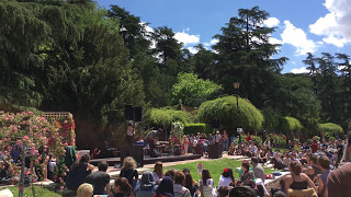 Vignette de la vidéo "Maria Arnal i Marcel Bagés, La gent (@Rosaleda del Parque del oeste)"