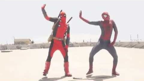 Lên nóc nhà để bắt con gà :))