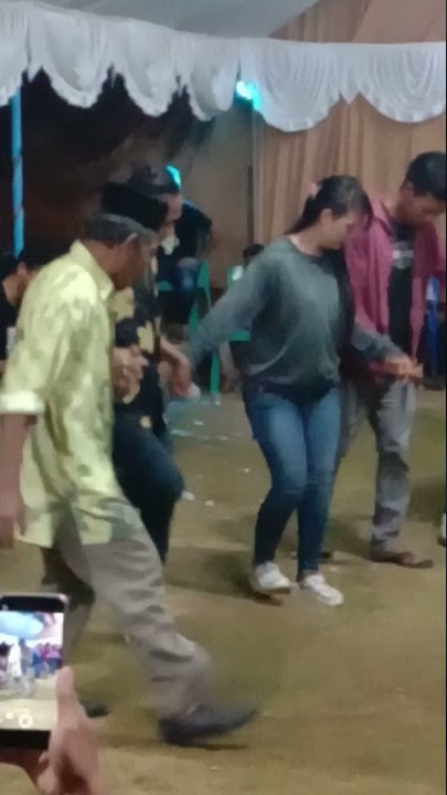 viral..parah kakek vs bencong joget bareng auto ngakak rugi gk nnton😂😂